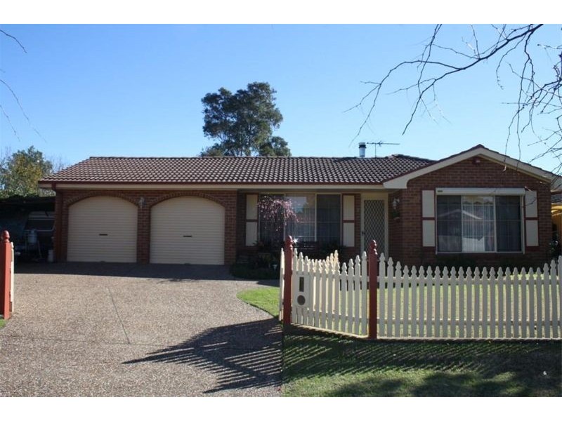 2  Continua Court, Wattle Grove NSW 2173