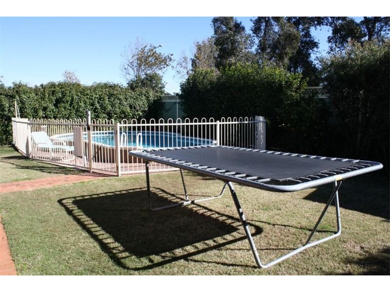 2  Continua Court, Wattle Grove NSW 2173