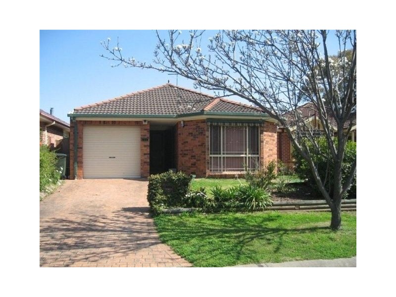 11 Booree Crt, Wattle Grove NSW 2173