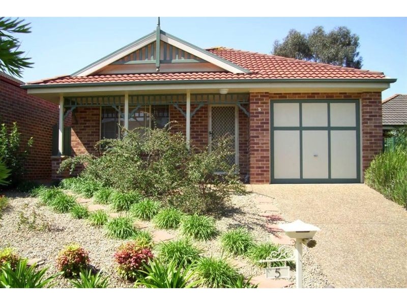 5   Bundarra Court, Wattle Grove NSW 2173
