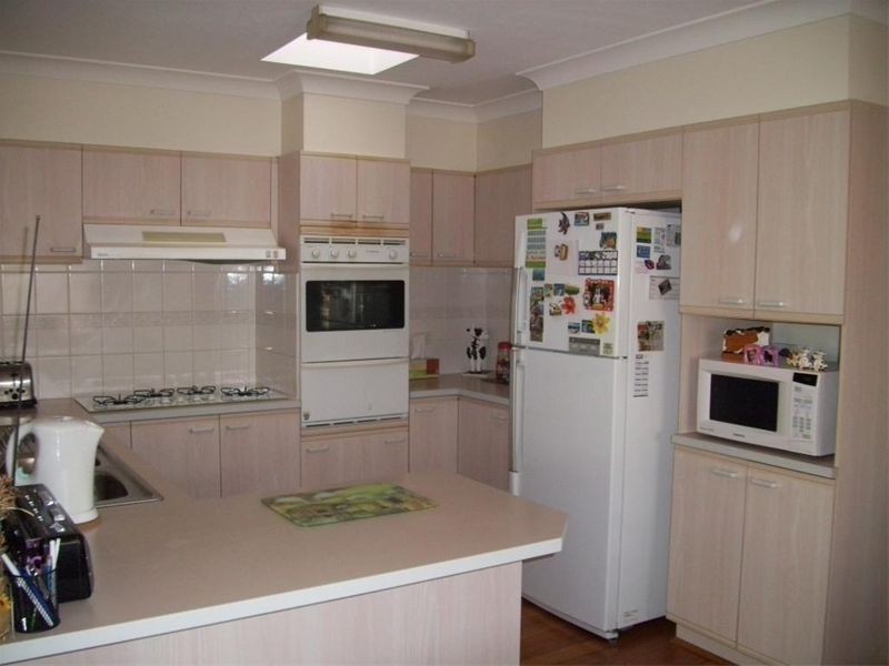 5   Bundarra Court, Wattle Grove NSW 2173