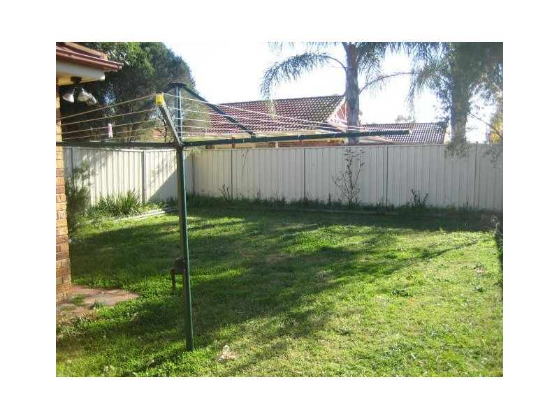 5   Brownlow Court, Wattle Grove NSW 2173