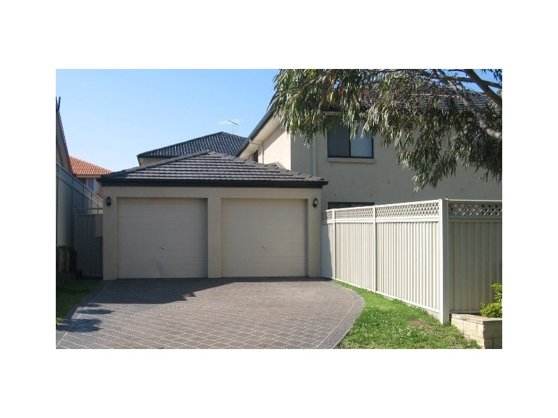 1  Pratia  Crt, Voyager Point NSW 2172