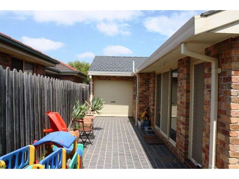 15 Bundarra Court, Wattle Grove NSW 2173