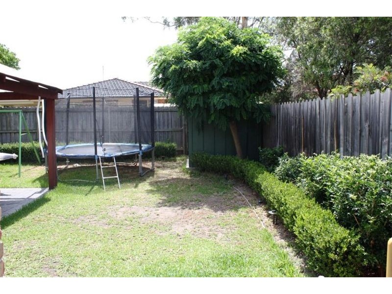 15 Bundarra Court, Wattle Grove NSW 2173