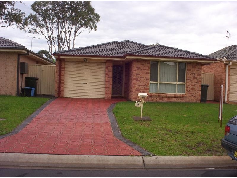 11  Mariala Court, Wattle Grove NSW 2173
