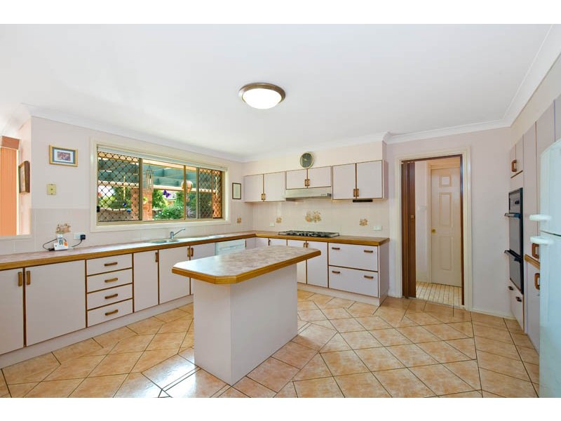 33 Beltana Court, Wattle Grove NSW 2173