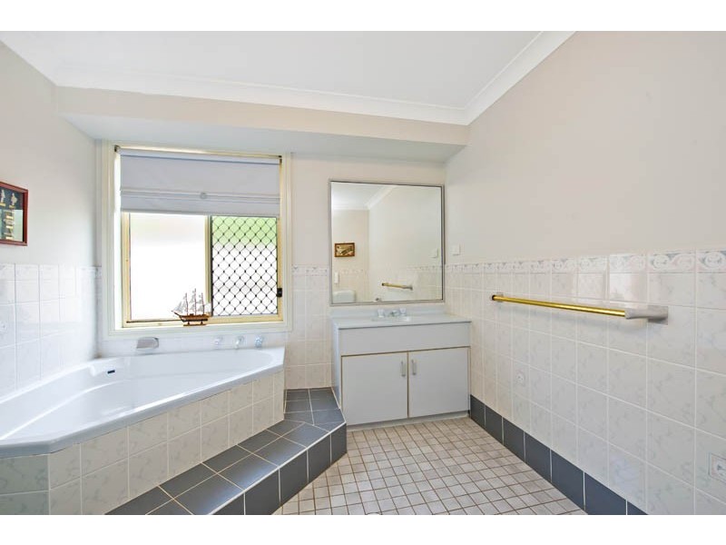 33 Beltana Court, Wattle Grove NSW 2173
