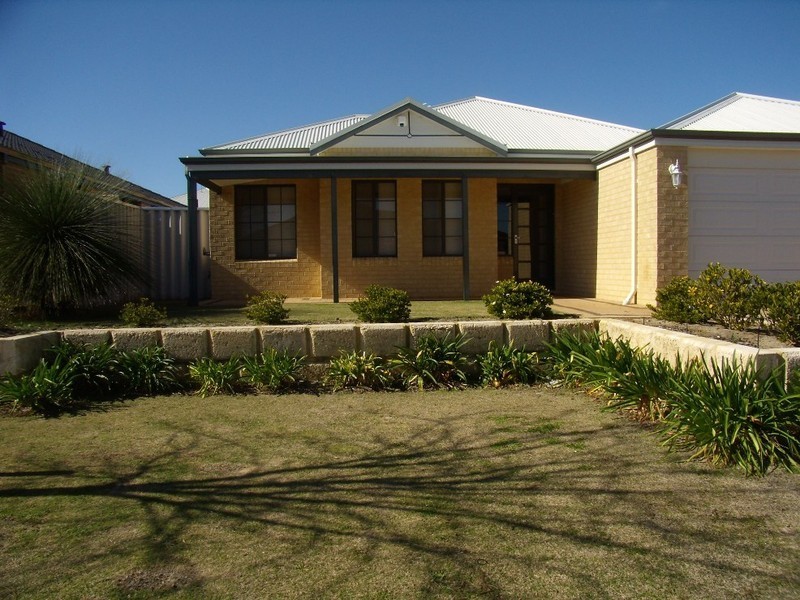 29 Brightlands Circuit, Carramar WA 6031