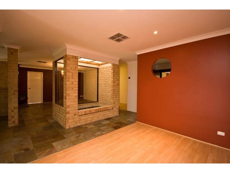 12 Inglis Court, Kingsley WA 6026