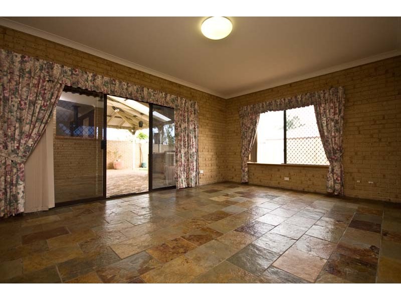 12 Inglis Court, Kingsley WA 6026