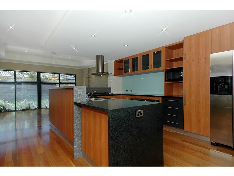 2 Locarno Close, Stirling WA 6021