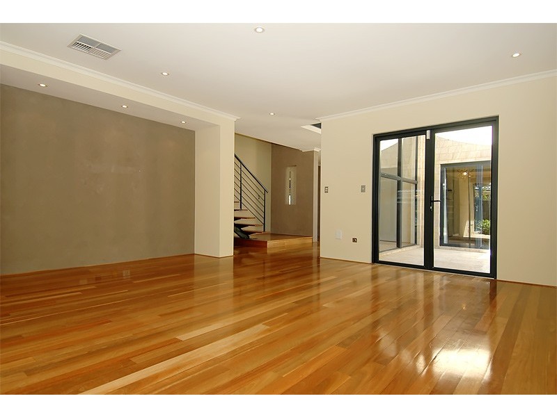 2 Locarno Close, Stirling WA 6021