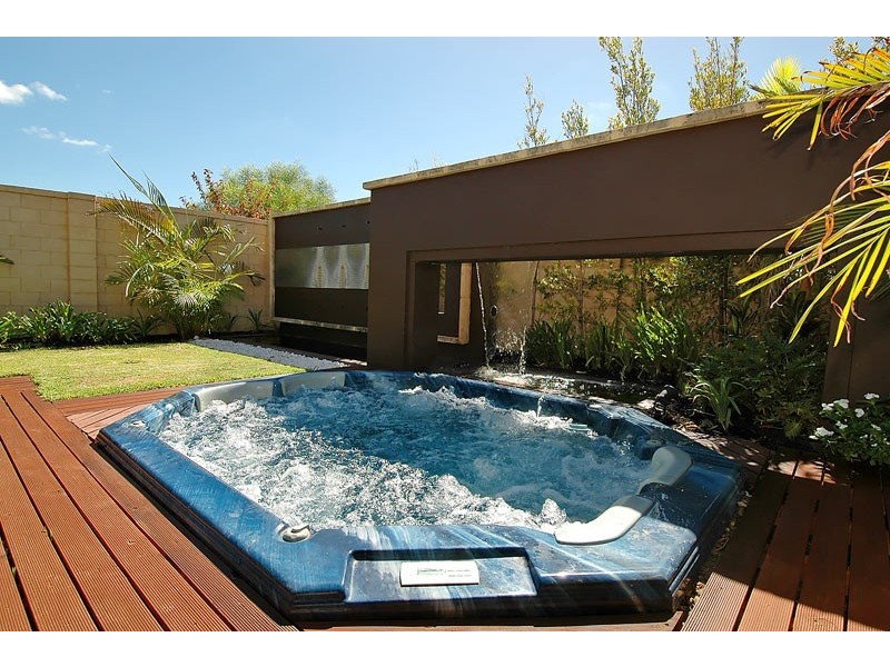 2 Locarno Close, Stirling WA 6021