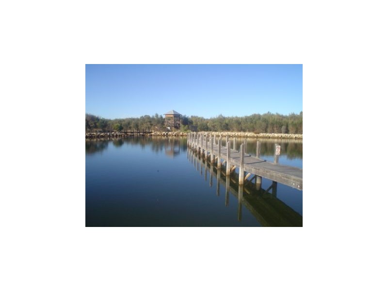 6 Honeyeater View, Dudley Park WA 6210