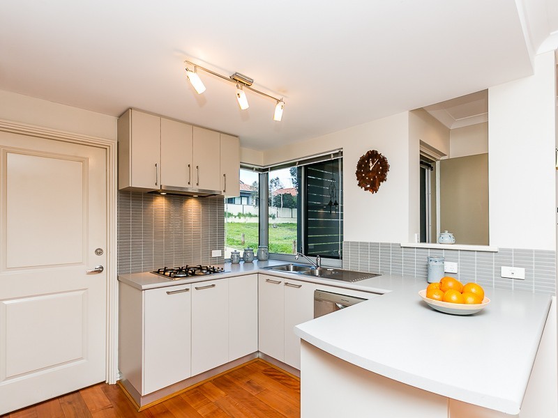 3/2 Lilacdale Road, Innaloo WA 6018