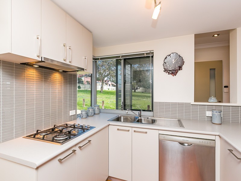 3/2 Lilacdale Road, Innaloo WA 6018