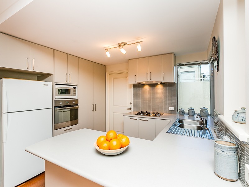 3/2 Lilacdale Road, Innaloo WA 6018
