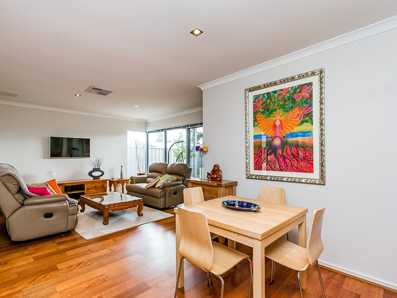 3/2 Lilacdale Road, Innaloo WA 6018
