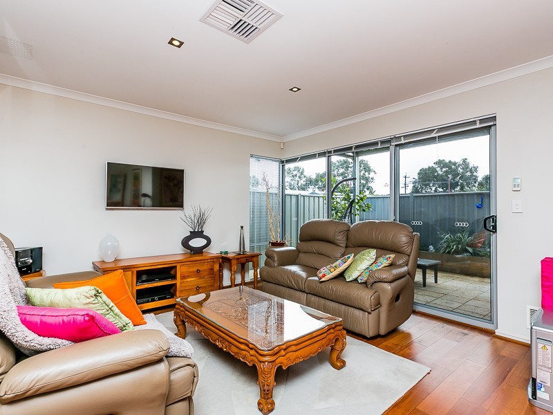 3/2 Lilacdale Road, Innaloo WA 6018