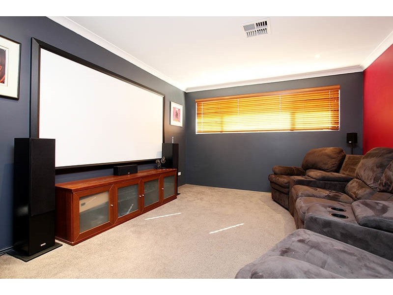 27 Tullow Gardens, Darch WA 6065