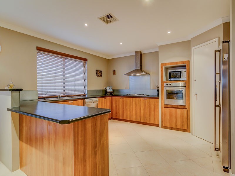 27 Tullow Gardens, Darch WA 6065