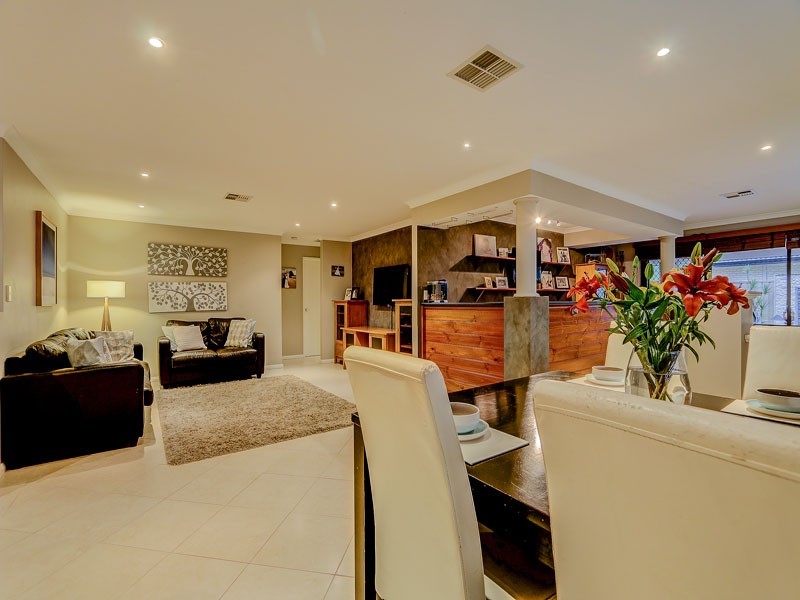 27 Tullow Gardens, Darch WA 6065