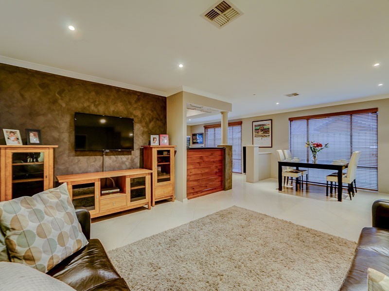 27 Tullow Gardens, Darch WA 6065