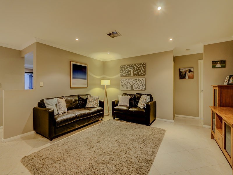 27 Tullow Gardens, Darch WA 6065