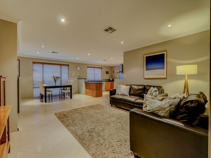 27 Tullow Gardens, Darch WA 6065