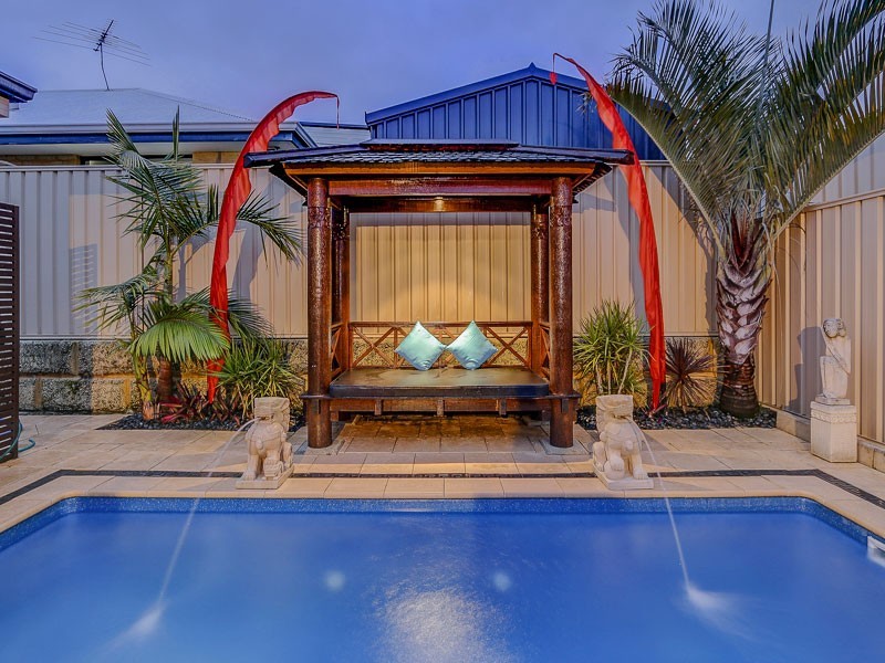 27 Tullow Gardens, Darch WA 6065