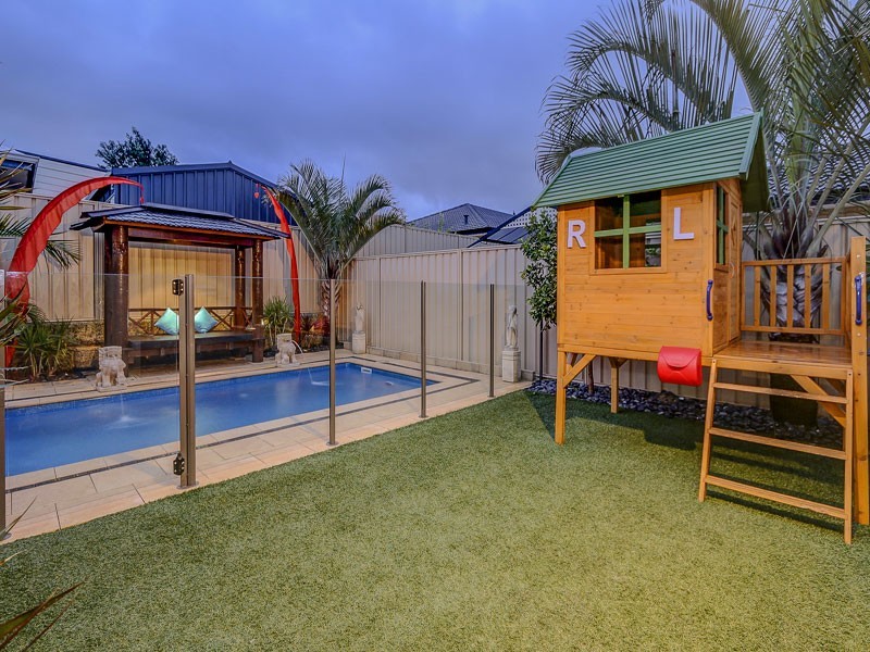 27 Tullow Gardens, Darch WA 6065