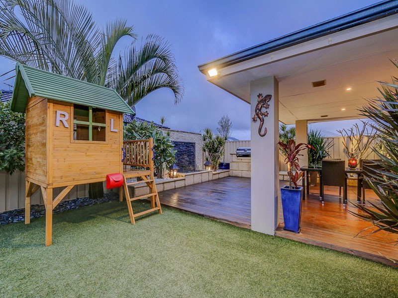 27 Tullow Gardens, Darch WA 6065