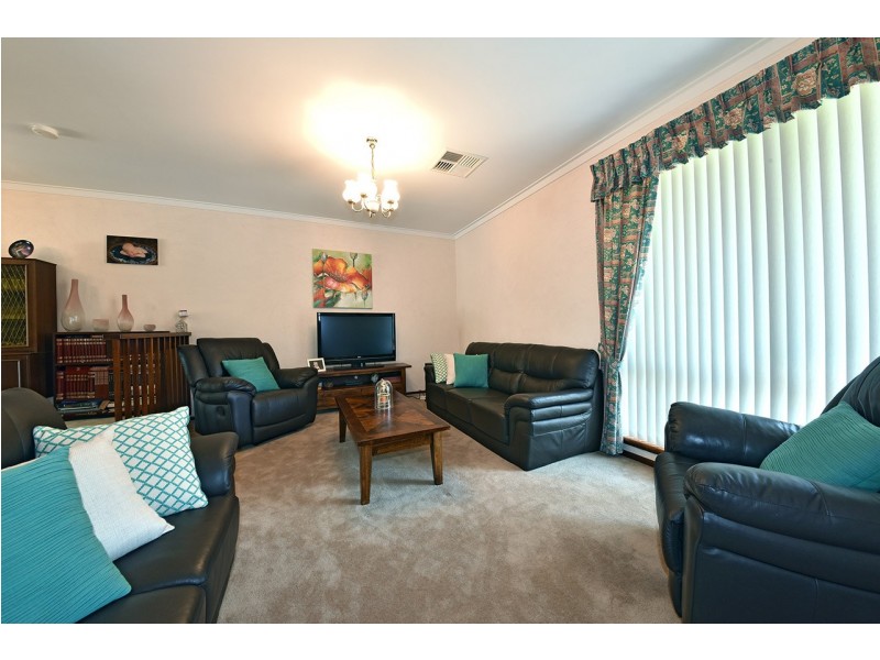 8 Ocean View Rd, Edgewater WA 6027