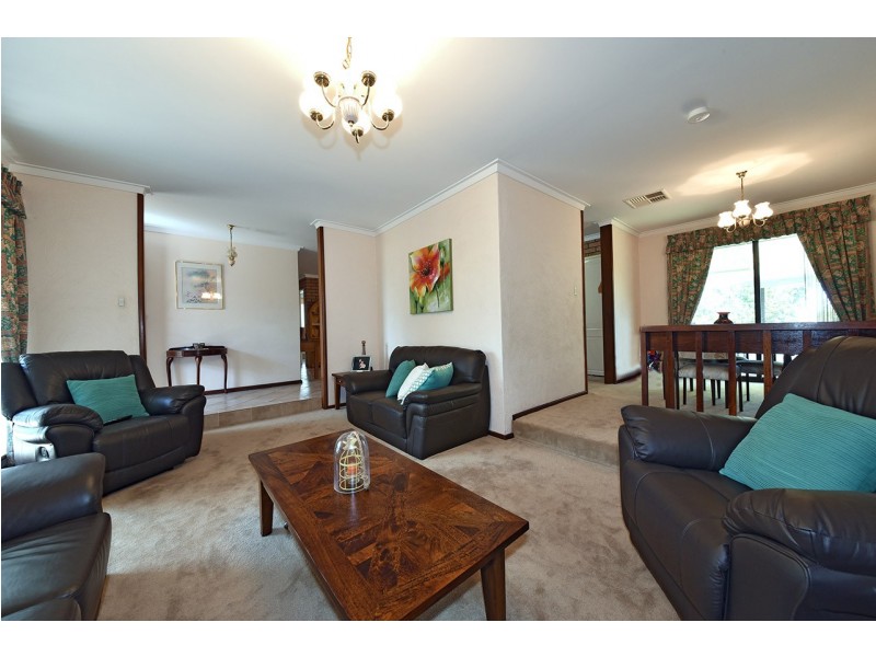 8 Ocean View Rd, Edgewater WA 6027