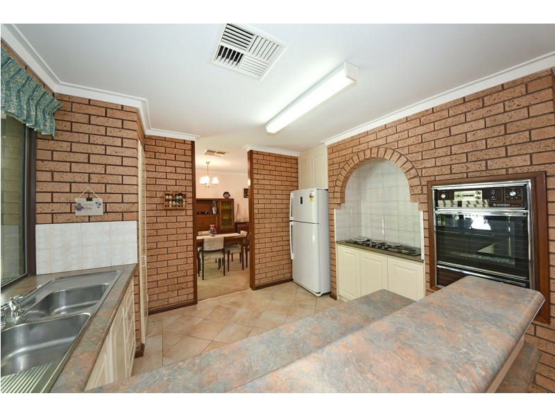 8 Ocean View Rd, Edgewater WA 6027