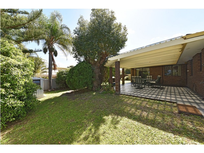 8 Ocean View Rd, Edgewater WA 6027