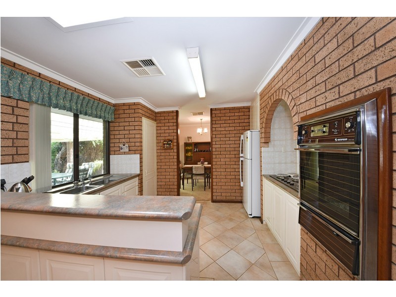 8 Ocean View Rd, Edgewater WA 6027