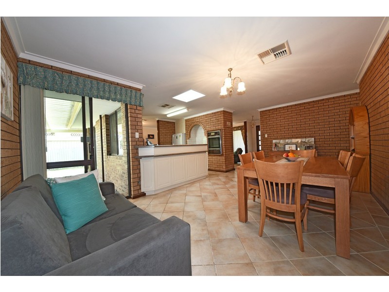 8 Ocean View Rd, Edgewater WA 6027