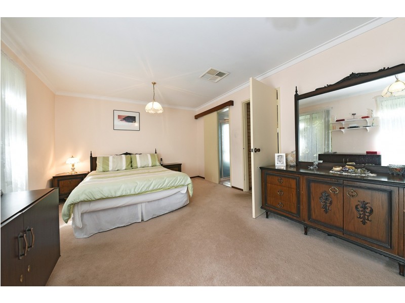 8 Ocean View Rd, Edgewater WA 6027