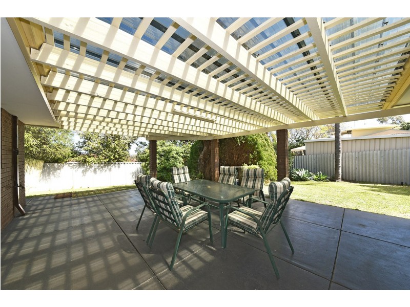 8 Ocean View Rd, Edgewater WA 6027