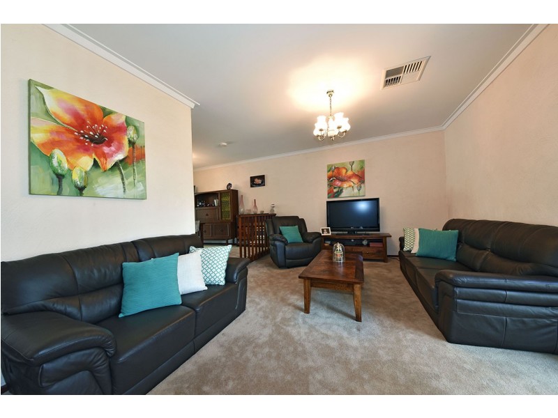 8 Ocean View Rd, Edgewater WA 6027