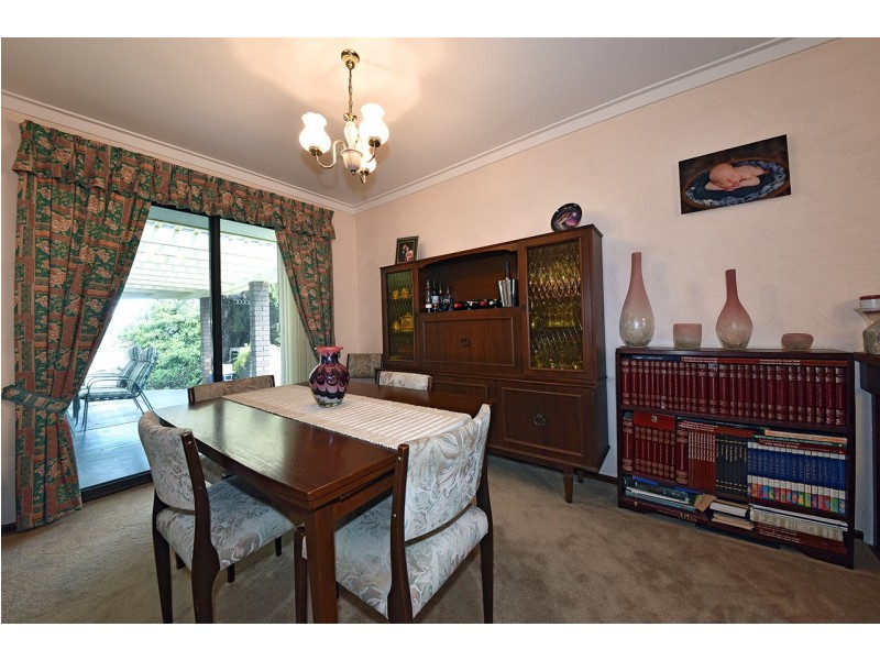 8 Ocean View Rd, Edgewater WA 6027