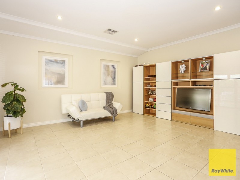 3 Hursthill St, Madeley WA 6065