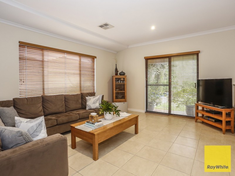 3 Hursthill St, Madeley WA 6065