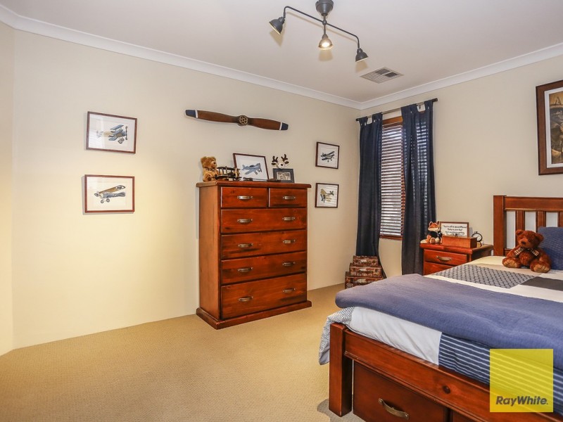 3 Hursthill St, Madeley WA 6065
