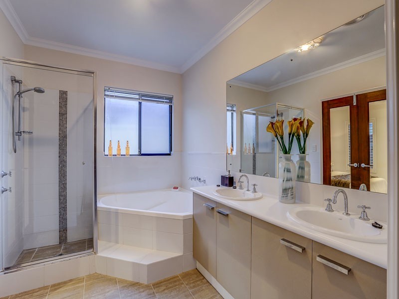 25 CVITAN BEND, Madeley WA 6065