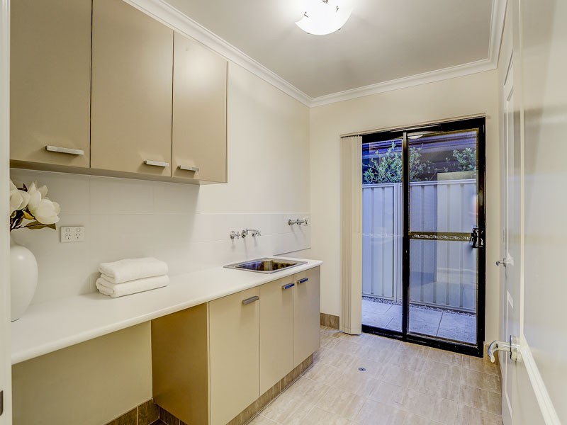 25 CVITAN BEND, Madeley WA 6065