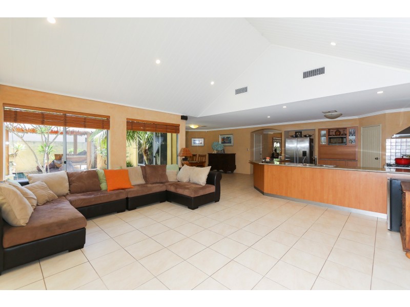 12 Mallorca Ave, Hillarys WA 6025