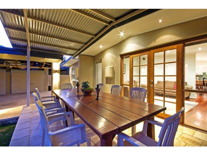 27 Burroughs Road, Karrinyup WA 6018